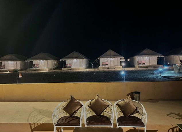 Imagen de los interiores del Hotel Amazing Desert Camp. Foto 18