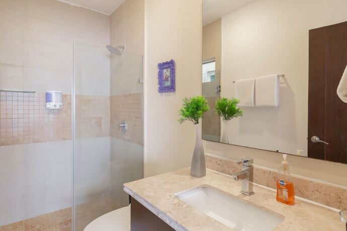 Imagen general del Hotel Amazing Modern 2 PH in 1 6BR Private Jacuzzi Great Facilities GYM 2 Rooftops Security. Foto 5