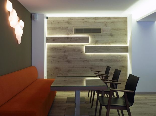 Imagen del bar/restaurante del Hotel Amazon, Atenas. Foto 4