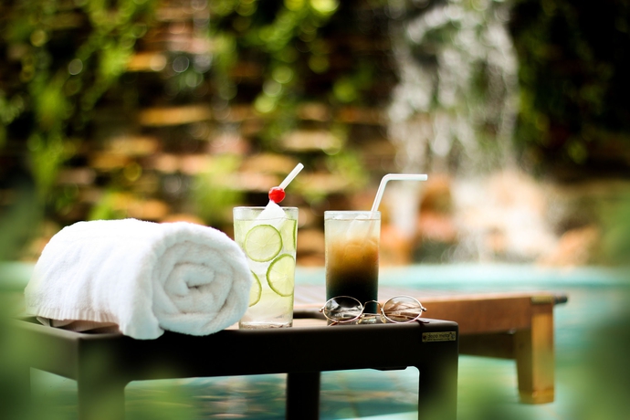 Imagen de la piscina del Hotel Amazon Plaza. Foto 7