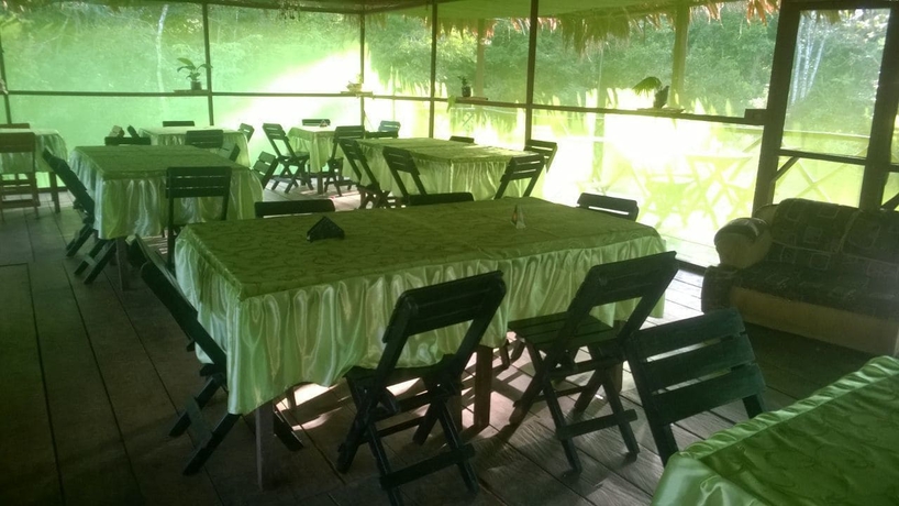 Imagen del bar/restaurante del Hotel Amazon Queen Lodge. Foto 3