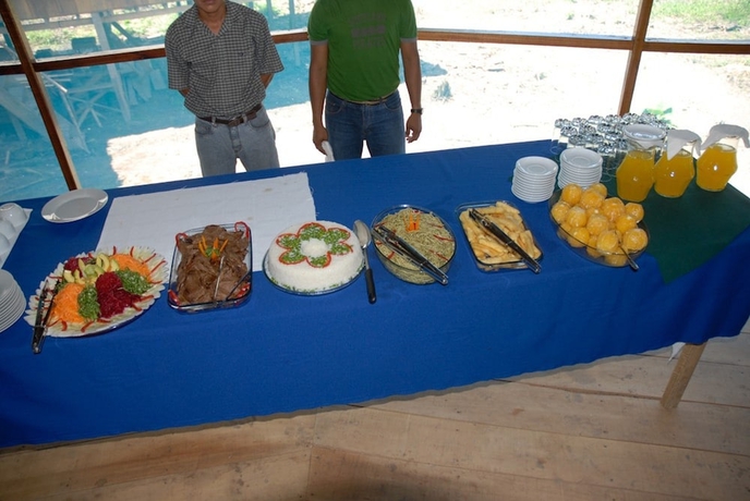 Imagen del bar/restaurante del Hotel Amazon Sunrise Lodge and Expeditons. Foto 4