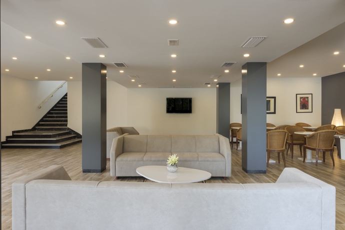 Imagen de los interiores del Hotel Amazonas, El Arenal. Foto 11