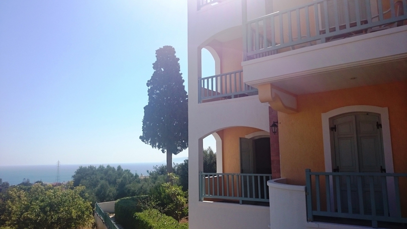 Imagen de los exteriores del Hotel Amazones Sun Studios. Foto 10