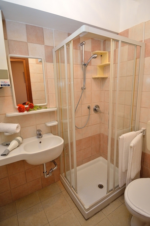 Imagen de la habitación del Hotel Amba Alagi. Foto 3