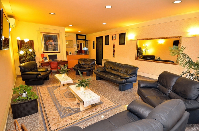 Imagen de los interiores del Hotel Amba Alagi. Foto 8