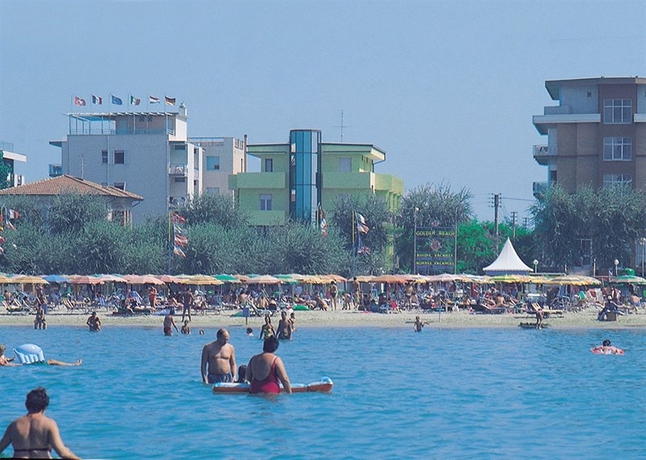 Imagen de los exteriores del Hotel Amba, Rimini. Foto 2