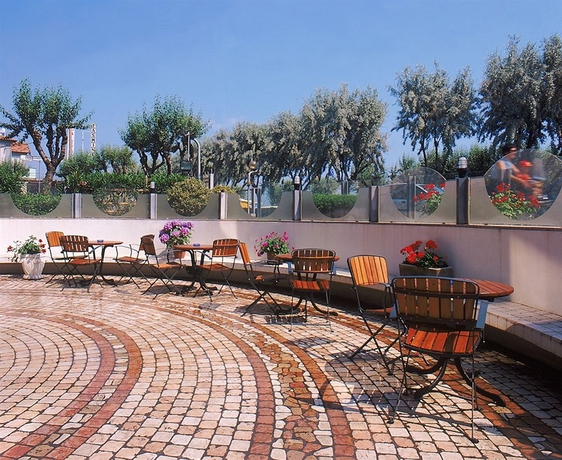 Imagen de los exteriores del Hotel Amba, Rimini. Foto 4