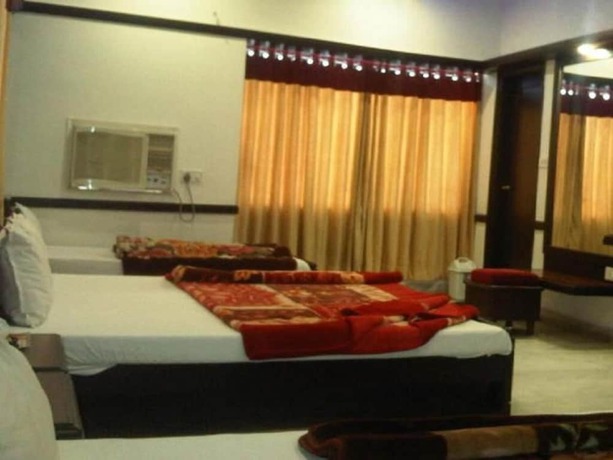 Imagen de la habitación del Hotel Ambaji International. Foto 6