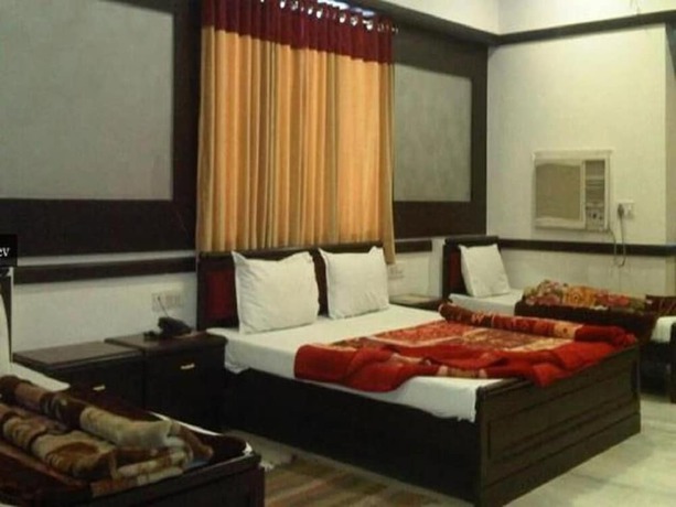 Imagen de la habitación del Hotel Ambaji International. Foto 8