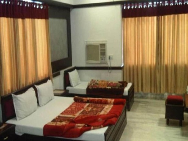 Imagen de la habitación del Hotel Ambaji International. Foto 9