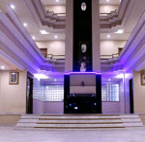 Imagen de los interiores del Hotel Ambaji International. Foto 13