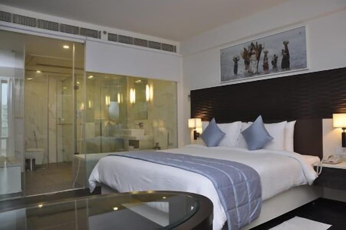 Imagen de la habitación del Hotel Ambar Sarovar Portico. Foto 21
