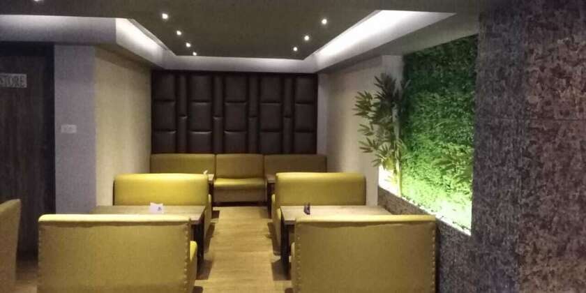 Imagen del bar/restaurante del Hotel Ambarish. Foto 12