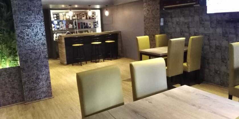 Imagen del bar/restaurante del Hotel Ambarish. Foto 17