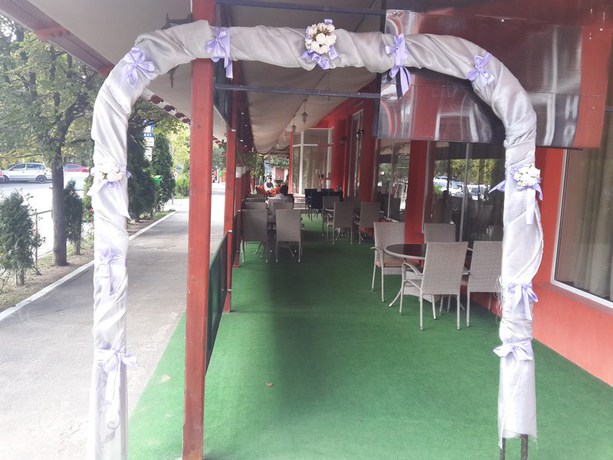 Imagen de los exteriores del Hotel Ambasador, Focsani. Foto 6