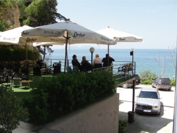 Imagen general del Hotel Ambasador, Uji i Ftohtë (Vlorë). Foto 4