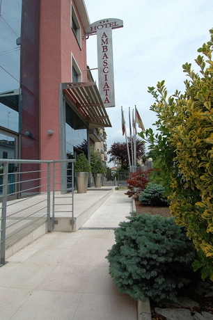 Imagen de los exteriores del Hotel Ambasciata. Foto 6