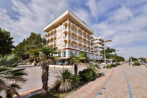 Imagen general del Hotel Ambasciatori Beach Front Breakfast e Brunch XXL fino alle 12 30. Foto 2