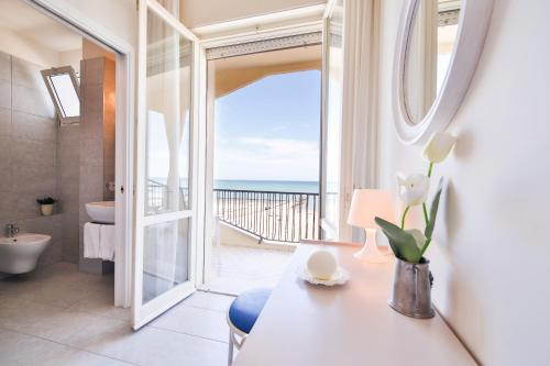 Imagen general del Hotel Ambasciatori Beach Front Breakfast e Brunch XXL fino alle 12 30. Foto 3