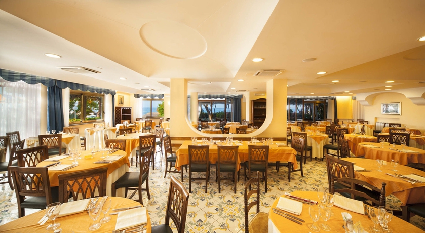 Imagen del bar/restaurante del Hotel Ambasciatori, Ischia. Foto 1