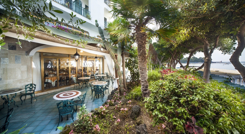 Imagen del bar/restaurante del Hotel Ambasciatori, Ischia. Foto 2