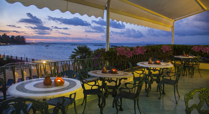 Imagen de los exteriores del Hotel Ambasciatori, Ischia. Foto 4