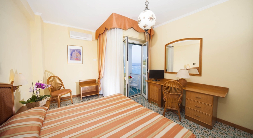 Imagen de la habitación del Hotel Ambasciatori, Ischia. Foto 3