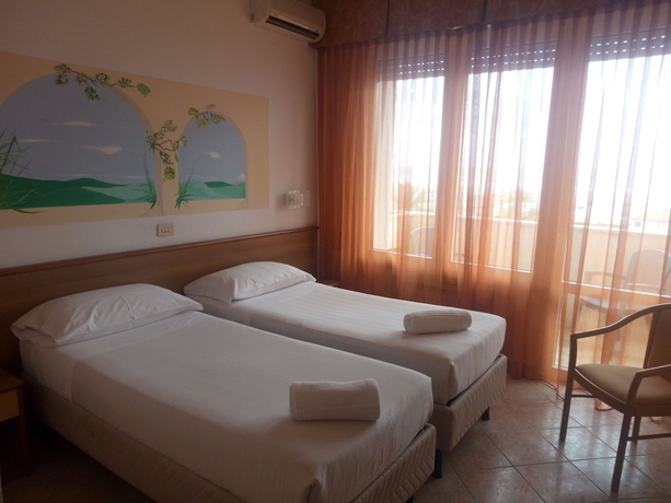 Imagen de la habitación del Hotel Ambasciatori, Marina Di Pietrasanta. Foto 8