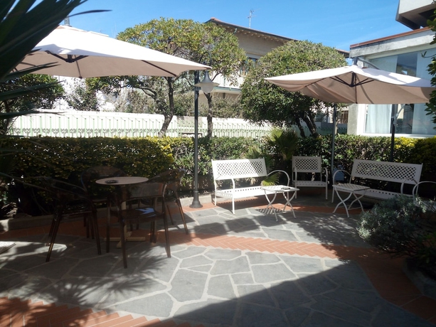 Imagen de los exteriores del Hotel Ambasciatori, Marina Di Pietrasanta. Foto 12