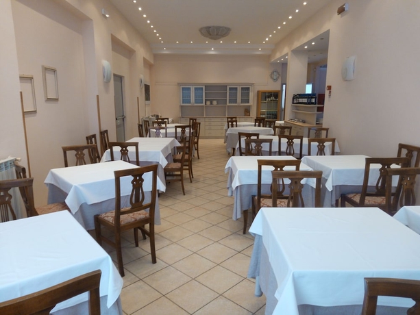 Imagen del bar/restaurante del Hotel Ambasciatori, Marina Di Pietrasanta. Foto 5