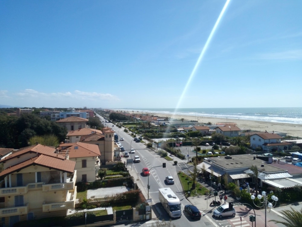 Imagen de los exteriores del Hotel Ambasciatori, Marina Di Pietrasanta. Foto 14