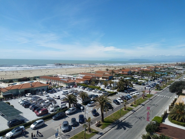 Imagen de los exteriores del Hotel Ambasciatori, Marina Di Pietrasanta. Foto 15