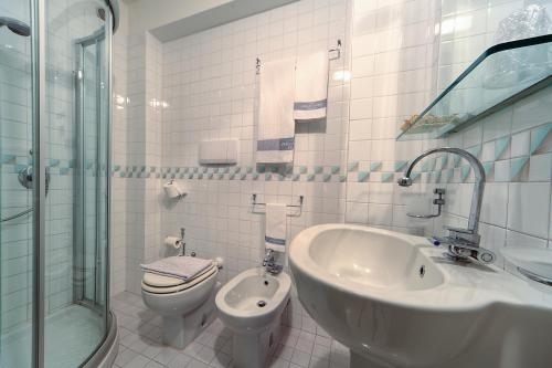 Imagen de la habitación del Hotel Ambasciatori, Pineto. Foto 7