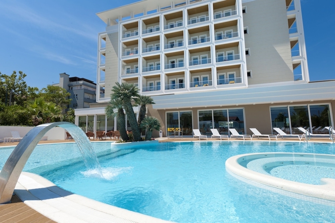 Imagen de la piscina del Hotel Ambasciatori, Riccione. Foto 18