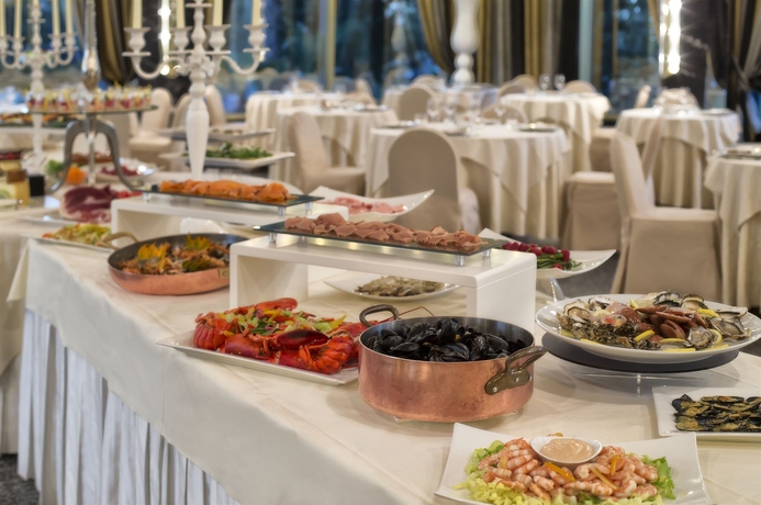 Imagen del bar/restaurante del Hotel Ambasciatori, Rimini. Foto 3