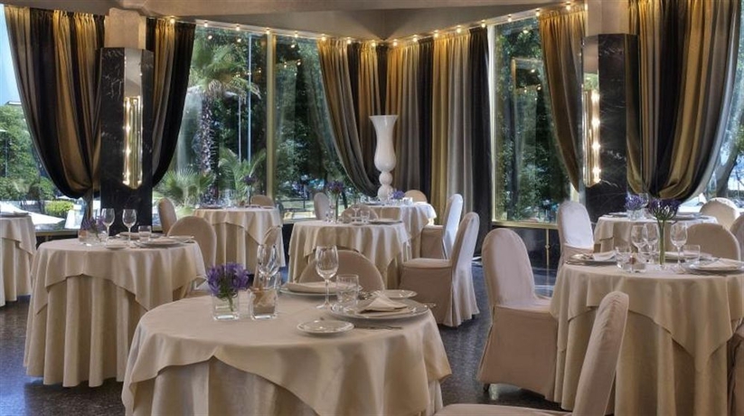 Imagen del bar/restaurante del Hotel Ambasciatori, Rimini. Foto 4