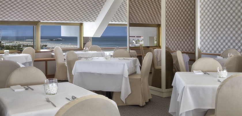 Imagen del bar/restaurante del Hotel Ambasciatori, Rimini. Foto 5