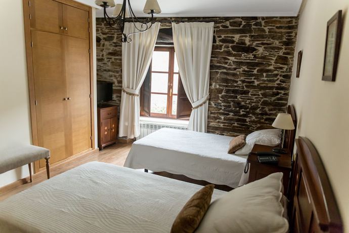 Imagen de la habitación del Hotel Ambasmestas. Foto 7