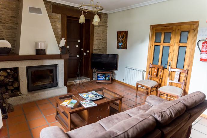 Imagen de los interiores del Hotel Ambasmestas. Foto 18