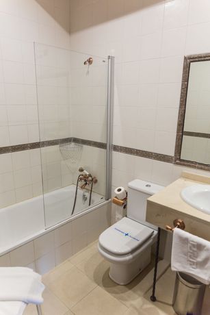 Imagen de la habitación del Hotel Ambasmestas. Foto 15