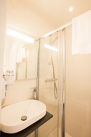 Imagen de la habitación del Hotel Ambassadeur, Lille. Foto 8