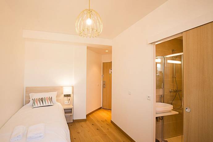 Imagen de la habitación del Hotel Ambassadeur, Lille. Foto 11