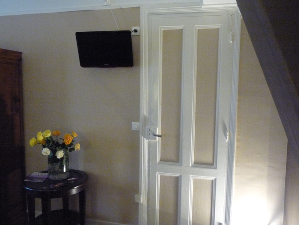 Imagen de la habitación del Hotel Ambassadeur, París. Foto 7