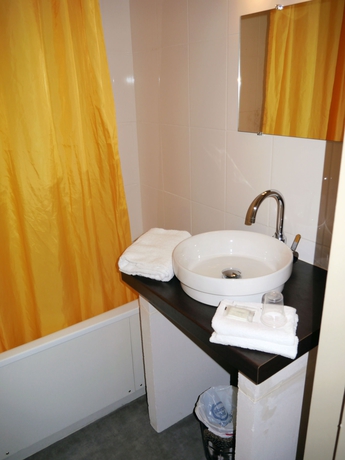 Imagen de la habitación del Hotel Ambassadeurs, Toulouse. Foto 6