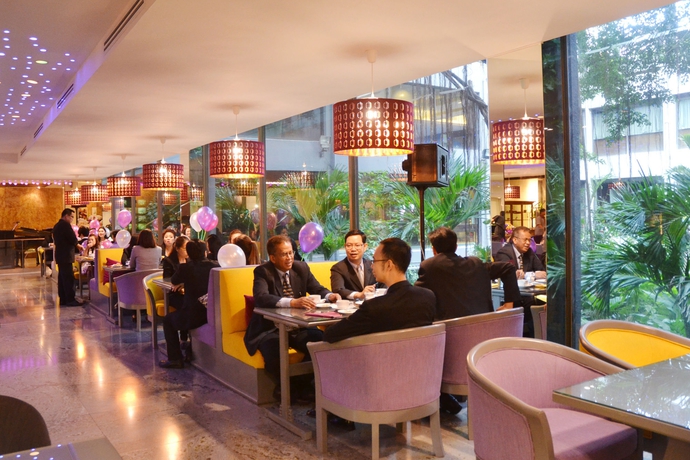 Imagen del bar/restaurante del Hotel Ambassador Bangkok. Foto 7