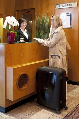 Imagen de los interiores del Hotel Ambassador Bosten. Foto 10