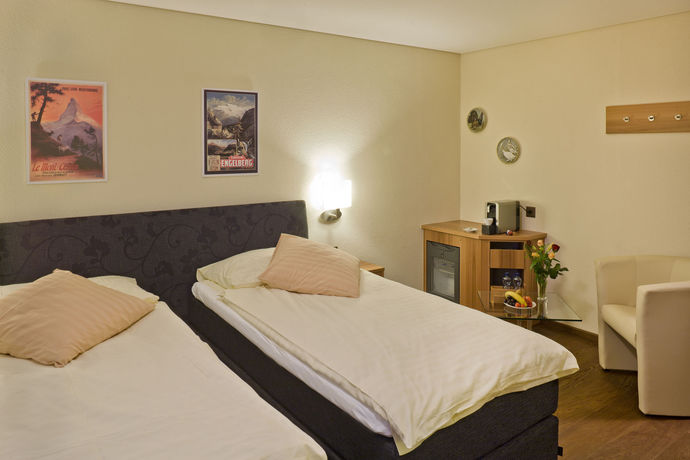 Imagen del bar/restaurante del Hotel Ambassador Brig. Foto 3