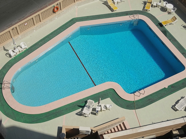 Imagen de la piscina del Hotel Ambassador, Bur Dubai. Foto 15