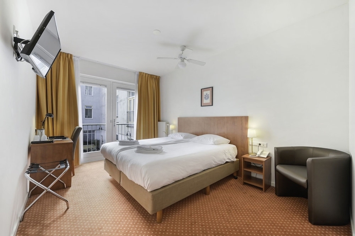 Imagen de la habitación del Hotel Ambassador City Centre. Foto 5